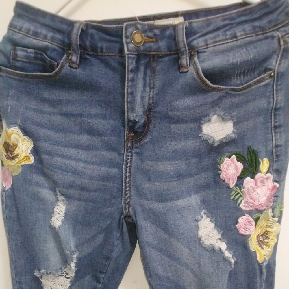 Angel Kiss flower appliqué skinny jeans